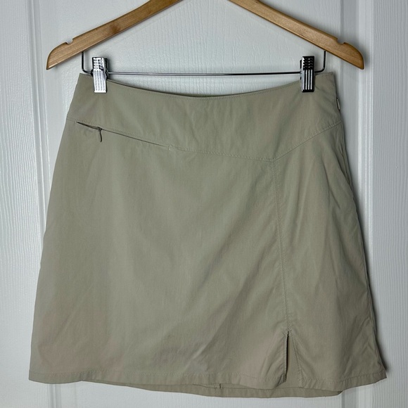 Patagonia Pants - Patagonia Inter-Continental Hideaway Skort Khaki Women’s Size 6 #227